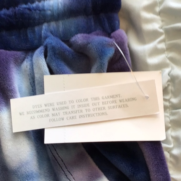 Super Soft Plush Tie-Dye Joggers NWT - Picture 4 of 10